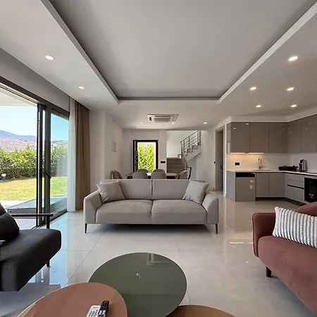 Premium Tuerkbuekue With Private Pool بيت للعطل