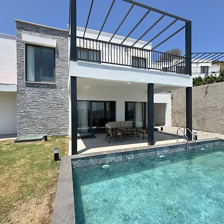 Premium Tuerkbuekue With Private Pool بيت للعطل